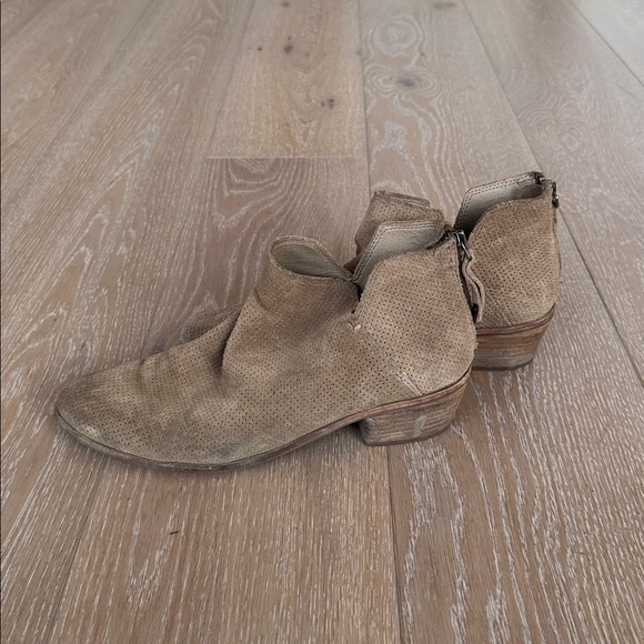 Dolce Vita Shoes - Dolce Vita Tan Suede Ankle Boots
